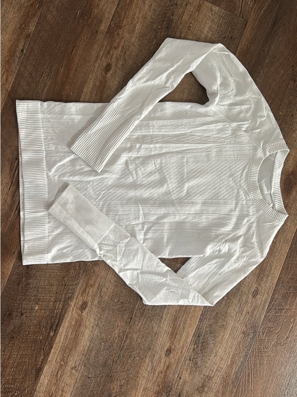 Lululemon Women’s Pullover White Textured Long Sleeve cable knit rest less?